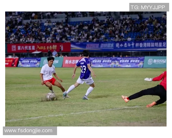 足球明星是否现身时代广场引发球迷热议与期待