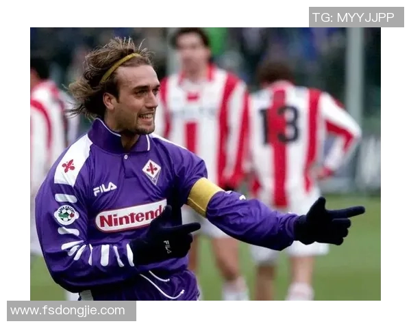 足球明星帅气庆祝动作集锦展现激情与风采的瞬间